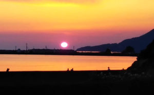 稲佐の浜の夕日はこころを魅了する絶景スポットなのです